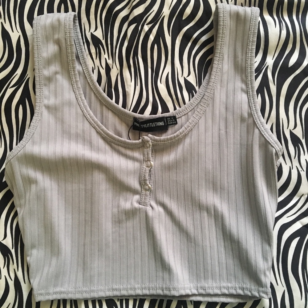 NWT Pretty Little Thing Grey Ribbed Crop Top